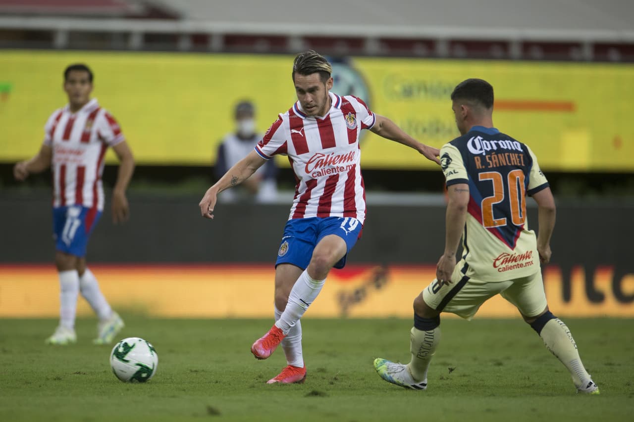 Cristian Calderón saca un potente disparo al minuto 81 y termina dándole la victoria 1-0 sobre las Águilas del América.