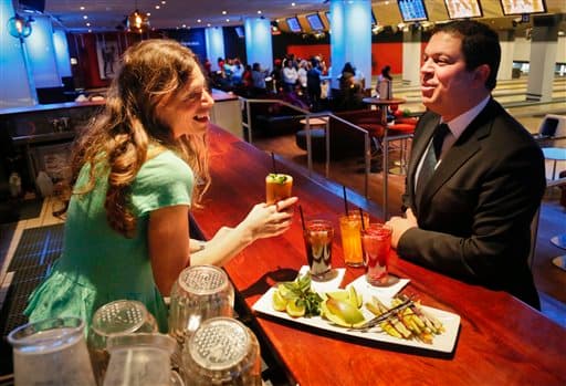 La Ciudad de Orlando tiene una población de 255, 483 mil personas según el censo del 2013.