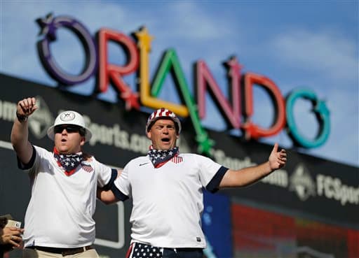 La principal industria de Orlando es: películas, televisión, entretenimiento, salud, turismo y bienes raíces.