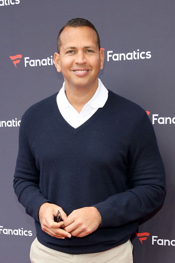 Sin embargo, existen algunas cuantas en donde todavía se ven juntos, pero de manera casual, pues no lucen como pareja.
<br>