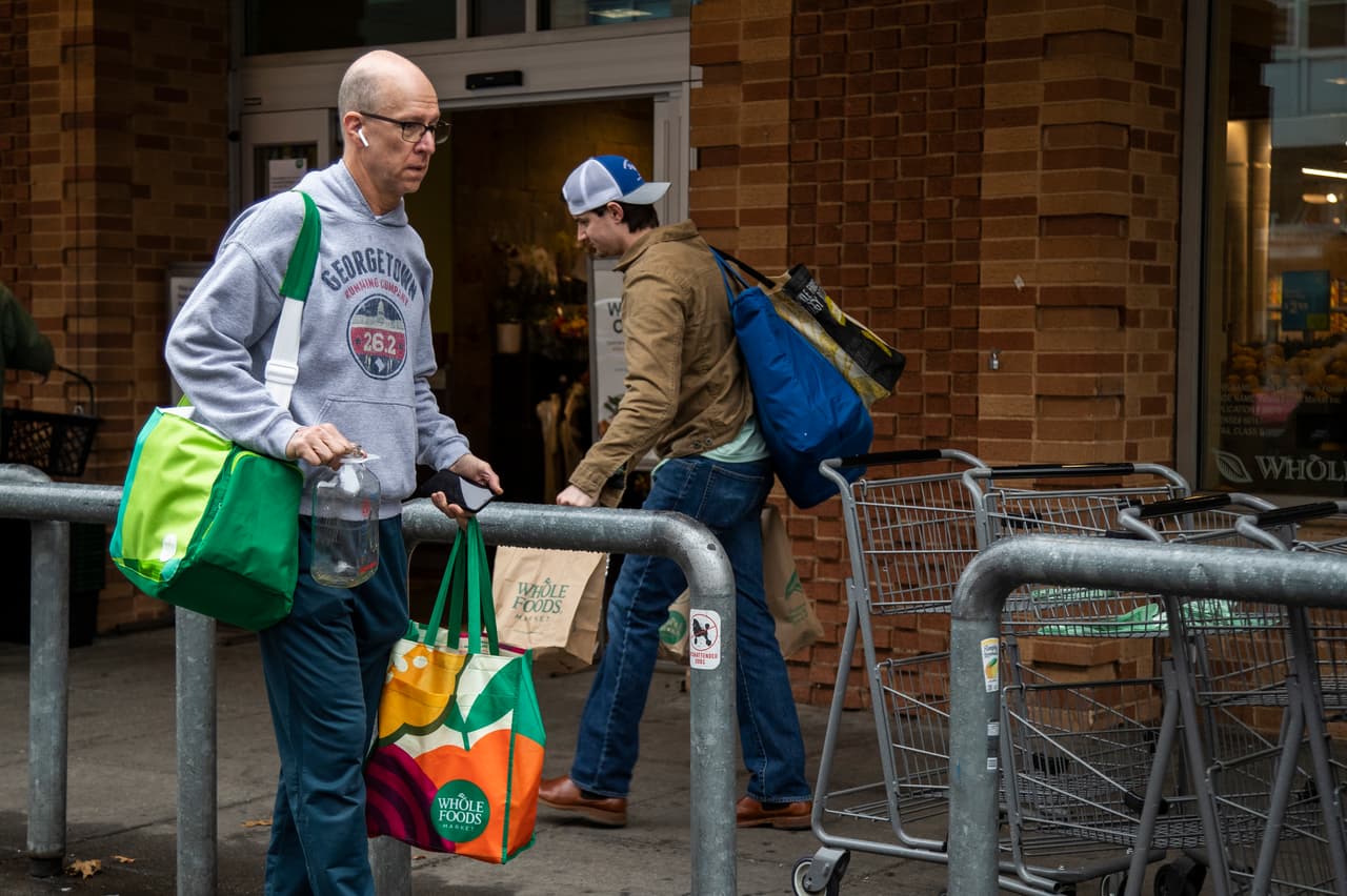 ¿Qué lugares están abiertos y cuáles son los trabajos esenciales en California?