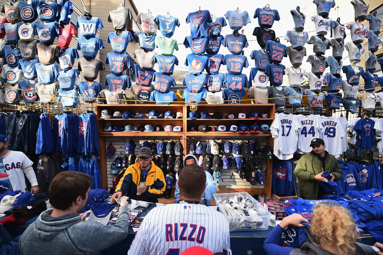 Todavía se vendían los productos por doquier en Chicago. Tras 108 años sin un título, lo último que se perdía es la esperanza.