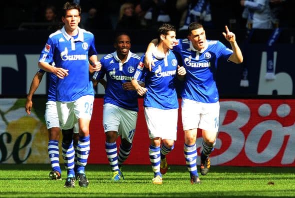 10. SCHALKE 04- Subiendo dos peldaños encontramos al Schalke 04, marca que para este 2012 vale $266 millones, 97% más que en 2011.