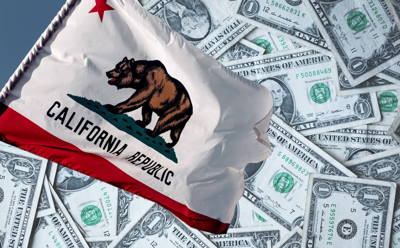 El pago del segundo estímulo económico dorado seguirá llegando a miles de personas en California.