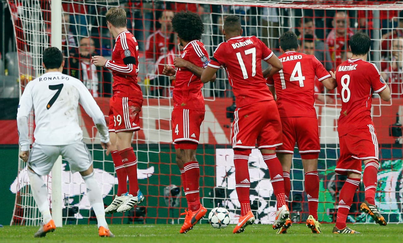 El Real Madrid lograba entonces una victoria épica, suficiente para un envión anímico que los encaminara hacia Lisboa y, allí, más cerca de la anhelada Champions League.