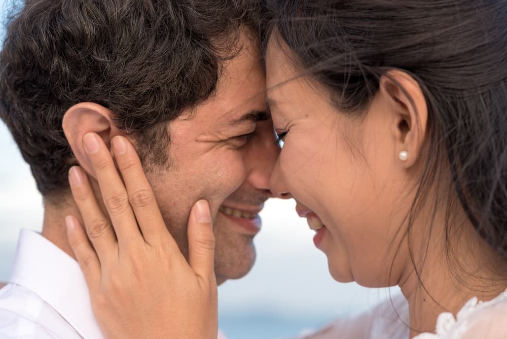 <b>Acuario</b>
<br>
<b>El amor no espera, es hora de actuar</b>
<br>La influencia de Mercurio en tránsito a un signo de fuego, que es muy compatible contigo, el cual es de aire, te envuelve con un aire dinámico e intenso. El amor no esperará mucho a que llames a su puerta y a partir de ahora se están abriendo para ti muchas oportunidades en las cuales encontrarás respuestas a tus interrogantes y preocupaciones.