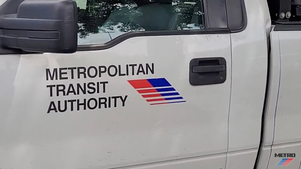 Univision 45 habló con el Dr. Joseph Varón, quien recomienda a los residentes de Houston que las sigan utilizando porque al hacerlo la persona tiene menos probabilidades de contraer nfluenza o coronavirus.