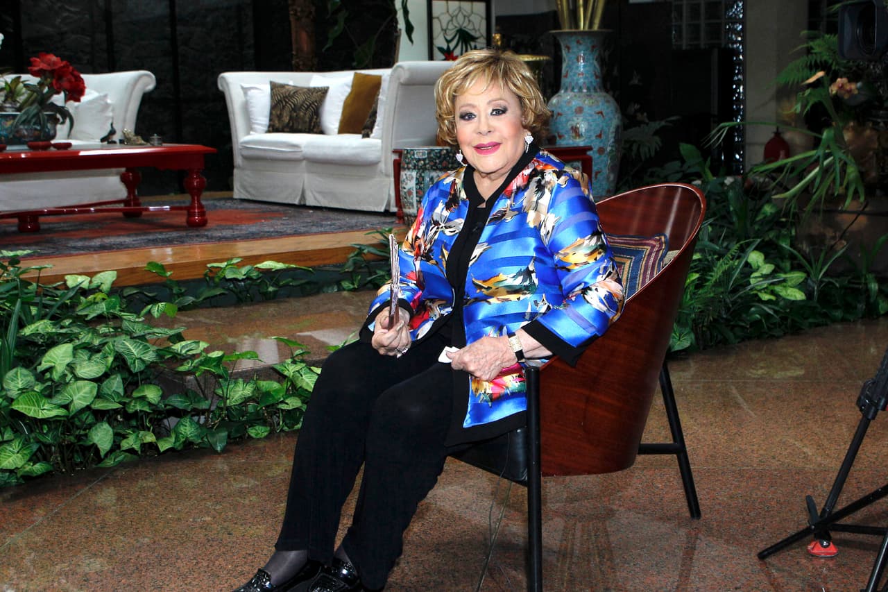 El mensaje de Frida Sofía ocurrió poco después de 24 horas de que su 
<b><a href="https://www.univision.com/famosos/para-sylvia-pasquel-no-es-tan-grave-para-alejandra-guzman-si-silvia-pinal-se-rompio-la-cadera-a-los-88-anos-fotos" target="_blank">famosa abuela fue operada</a></b> de la cadera tras una caída que sufrió en México.
<br>