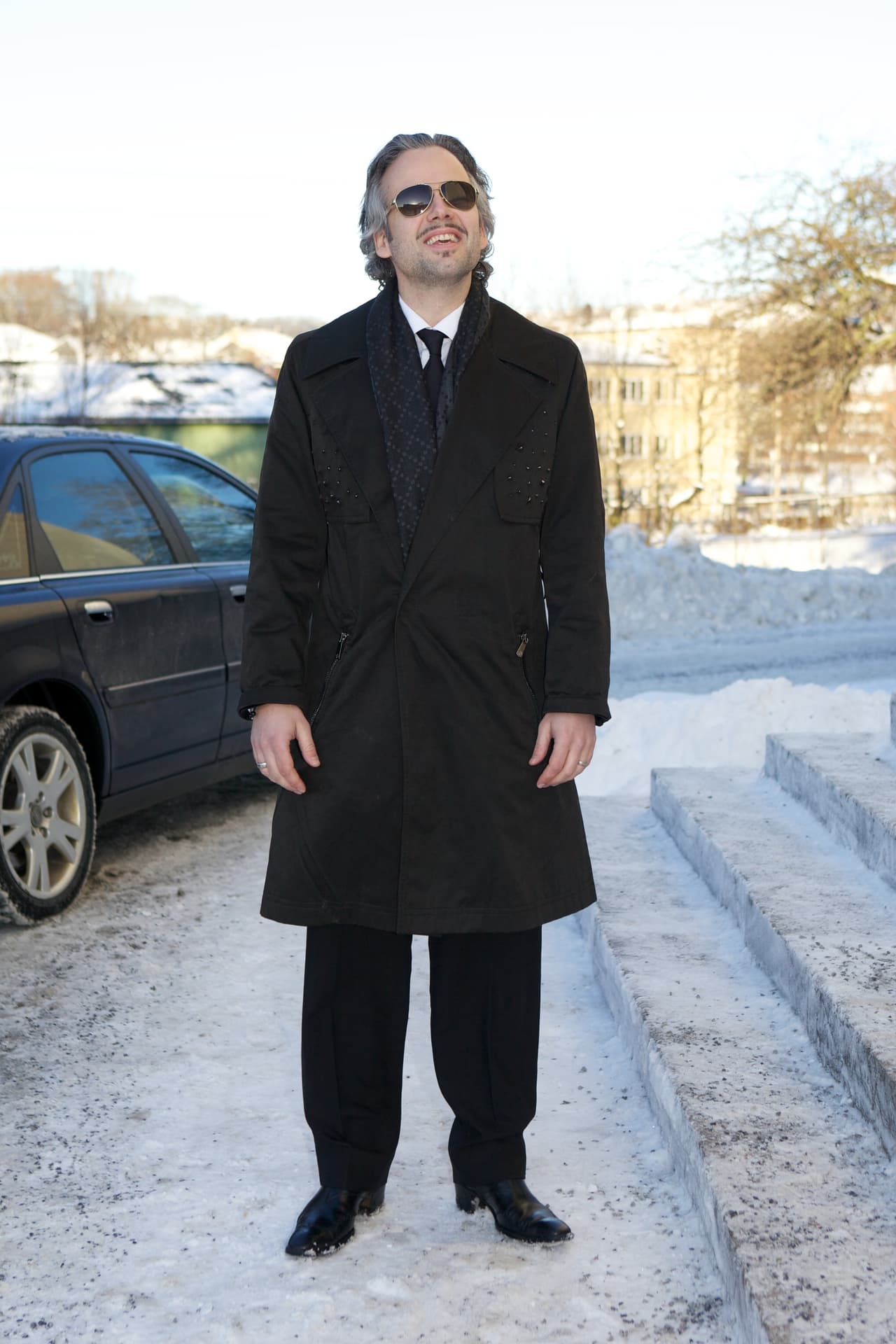 "Con mucha tristeza en nuestros corazones, nosotros, los más cercanos a Ari Behn, anunciamos que se ha quitado la vida. Pedimos respeto para nuestra privacidad en los días venideros", anunció Geir Håkonsund, mánager del fallecido escritor el 25 de diciembre.