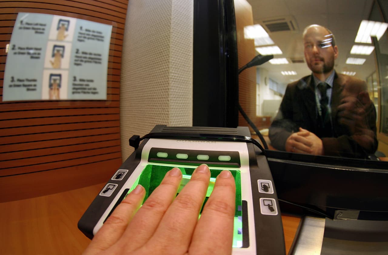 Una larga lista de empresas utilizan las visas H-2B para emplear legalmente a trabajadores extranjeros en puestos que pocos estadounidenses quieren aceptar.