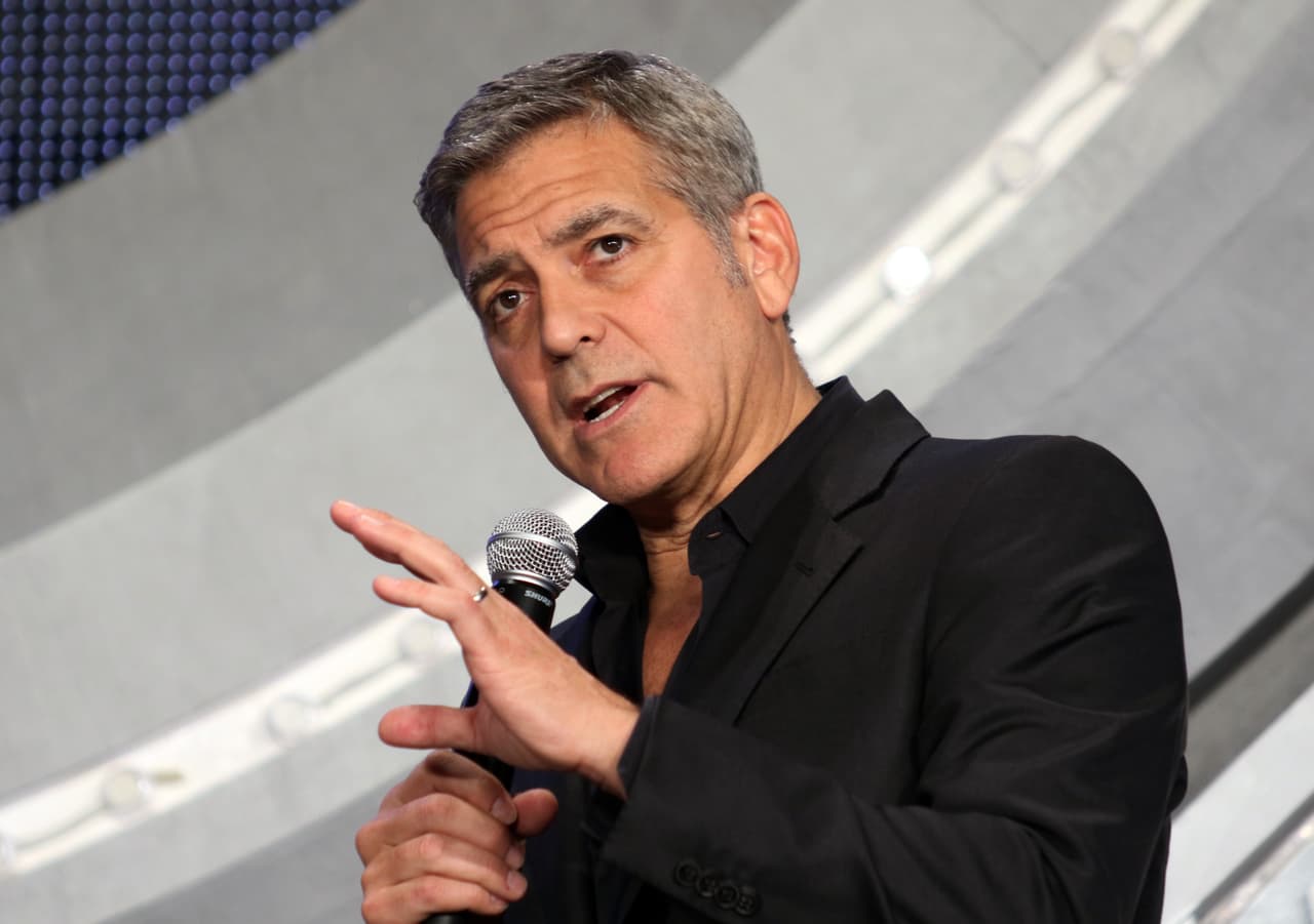 George dedicó unas palabras a los asistentes, simulando que Jerry Weintraub había mandado una carta del más allá.