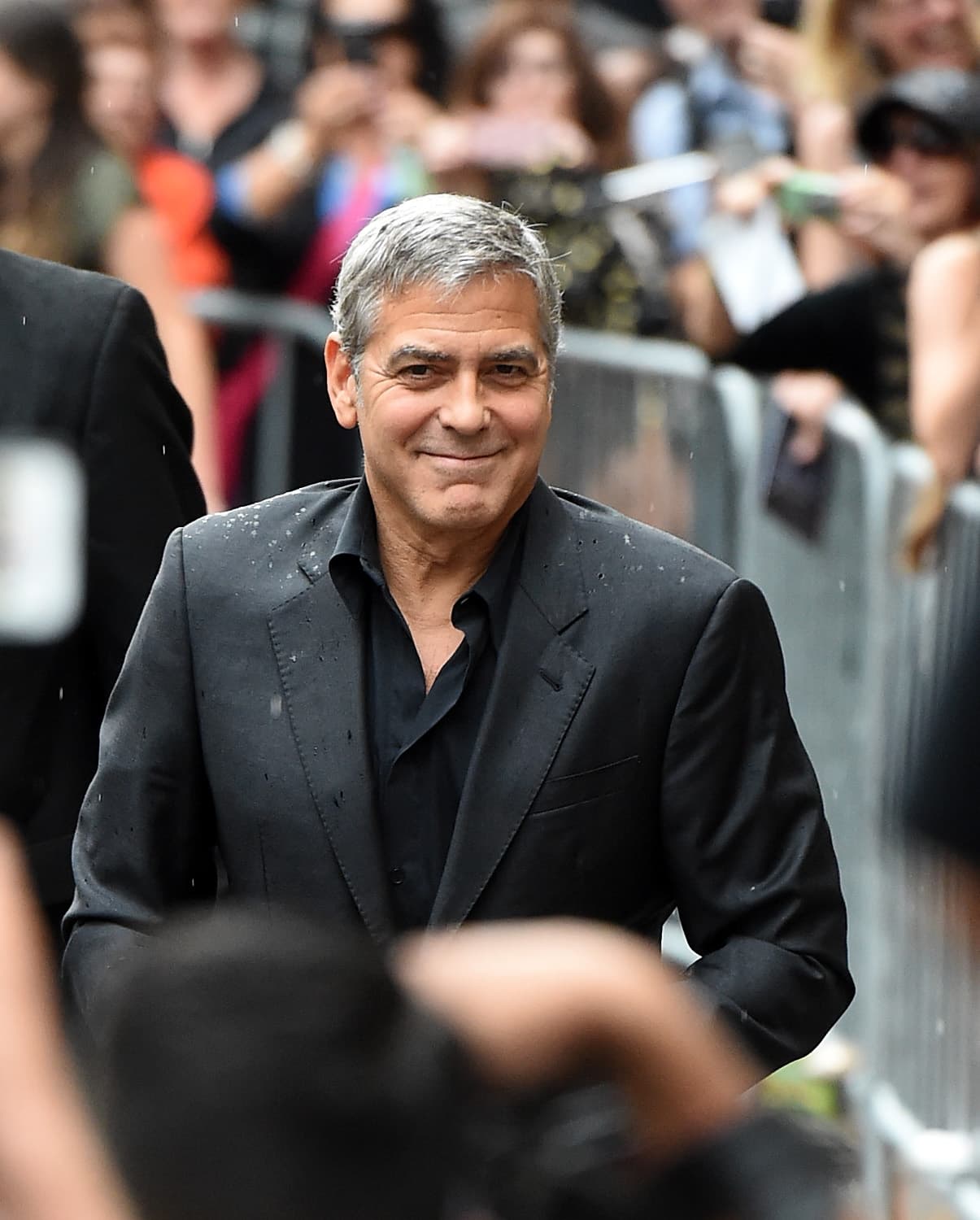 "Sólo un consejo: Cuando llegues acá, trae hielo. Acabo de descubrir que Dios es mexicano… Confía en mí, vas a necesitar mucho hielo", ahora sí nos robó una carcajada.