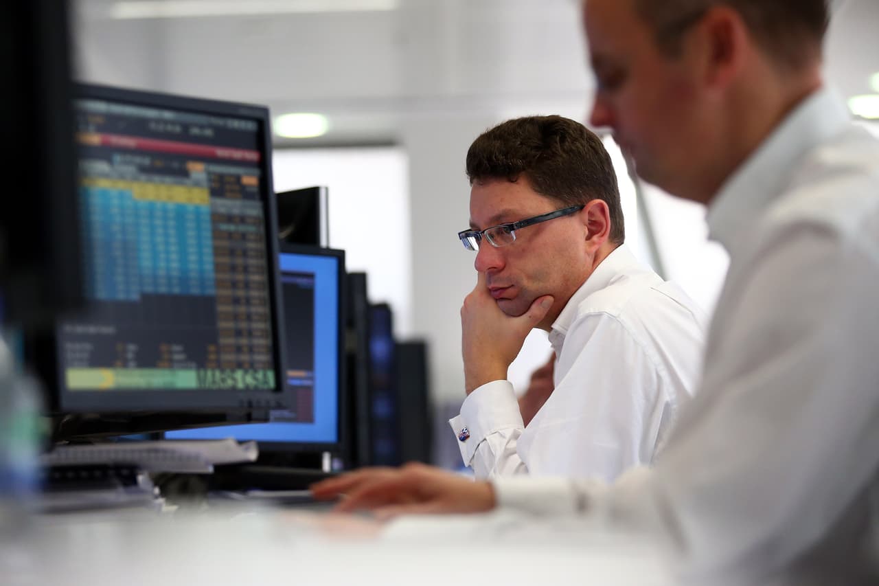 <b>10- ¿Qué hago si ya estoy infectado?</b>
<br>
<b>Intenta desconectarte de Internet antes de que el virus contacte con el servidor para activarse.</b> Tal vez logres salvar tus archivos. Si los hackers han conseguido secuestrar tu disco duro, desconéctate igual para evitar infectar a otras computadoras de la red. Si tienes la copia de seguridad de tus archivos puedes “Restaurar sistema” en Windows o “Time Machine” en Mac para volver al estado anterior al ataque.