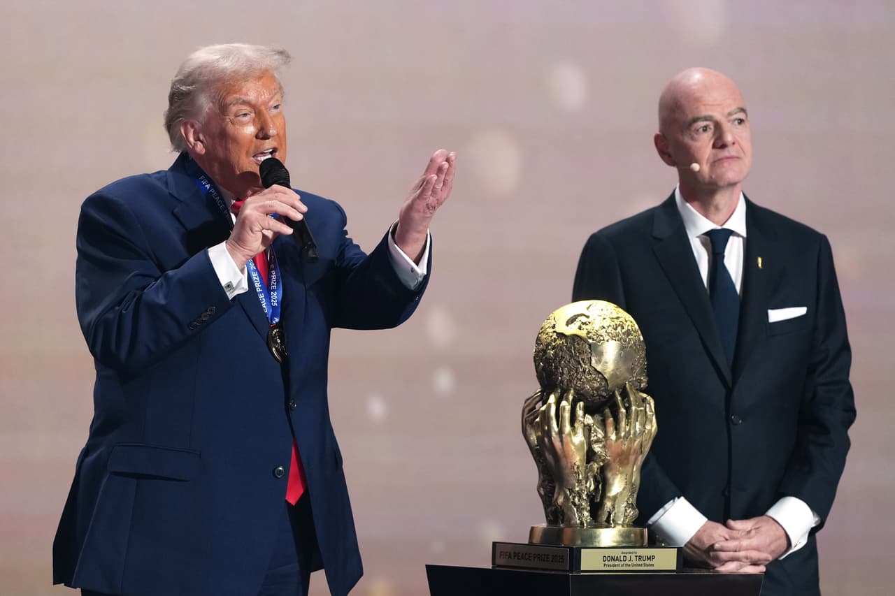 Trump recibe el 'Premio de la Paz' de la FIFA por "unir a personas de todo el mundo"