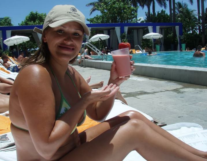 Ingrid será la encargada de enseñarle a las bellas a comer saludable. Esta colombiana no es ajena al sobrepeso. Ella logró perder unas 50 libras logrando transformar su vida por completo. La buena alimentación es la clave para ella. Autora de varios libros, ayudará a las chicas de Nuestra Belleza Latina a mejorar sus vidas.