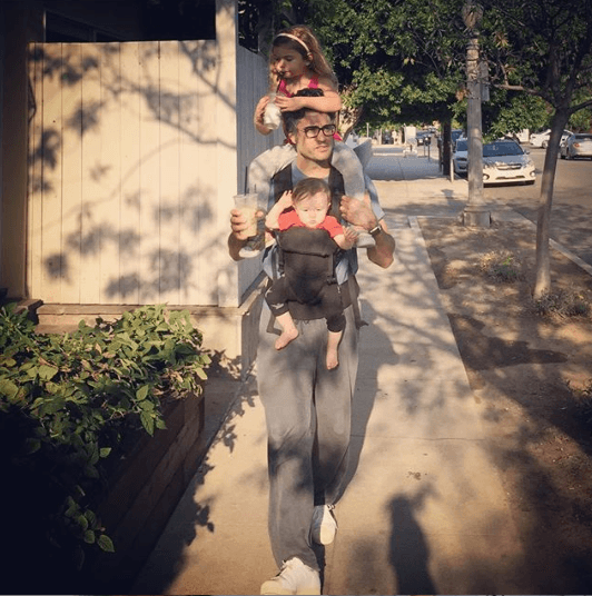 Con más de 2.5 millones de seguidores en su cuenta de Instagram, Jaime Camil ha cautivado a sus fans con tiernos momentos junto a sus hijos, Elena y Jaime.
<br>