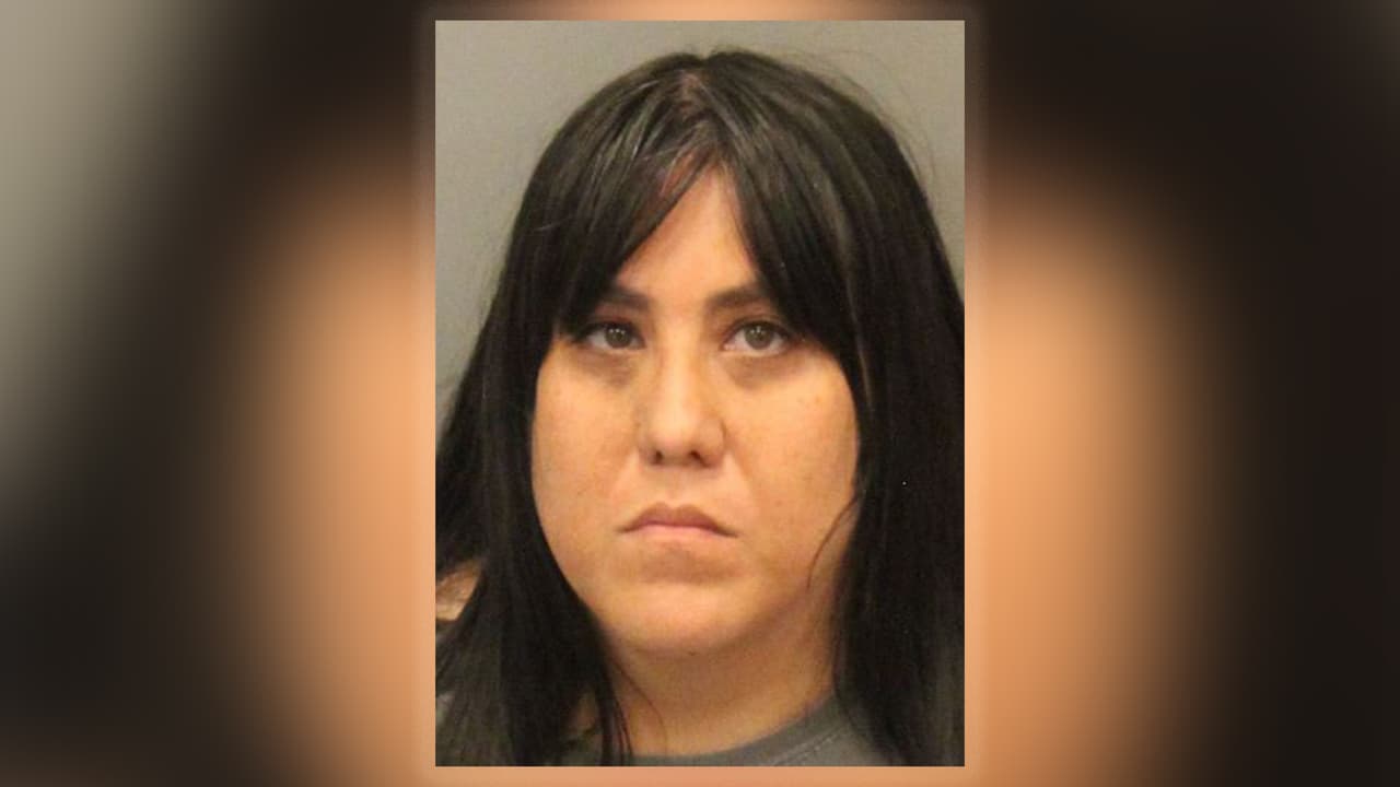 Mujer del sur de la Bahía ahoga en una bañera a su hija de 2 años y luego confiesa el crimen a la Policía