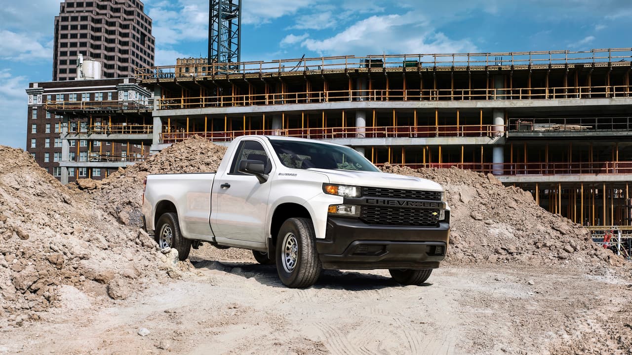 Chevrolet no anticipó datos sobre las potencias de sus motorizaciones, pero sí dejó ver que
<b>sus números serán mejores que la Ford F-150</b>, su eterna rival.