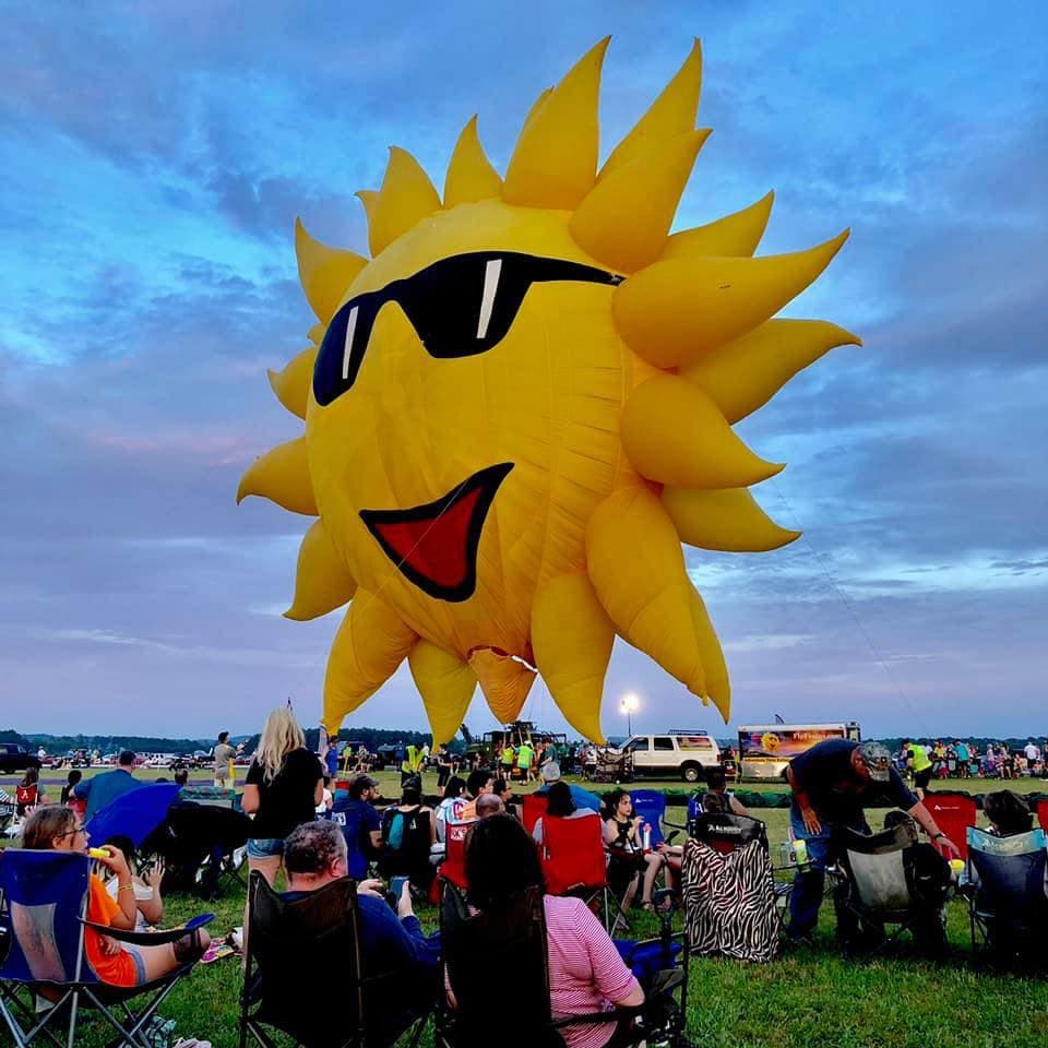 También habrá puestos de vendedores minoristas y de artesanías, así como vendedores de comida.