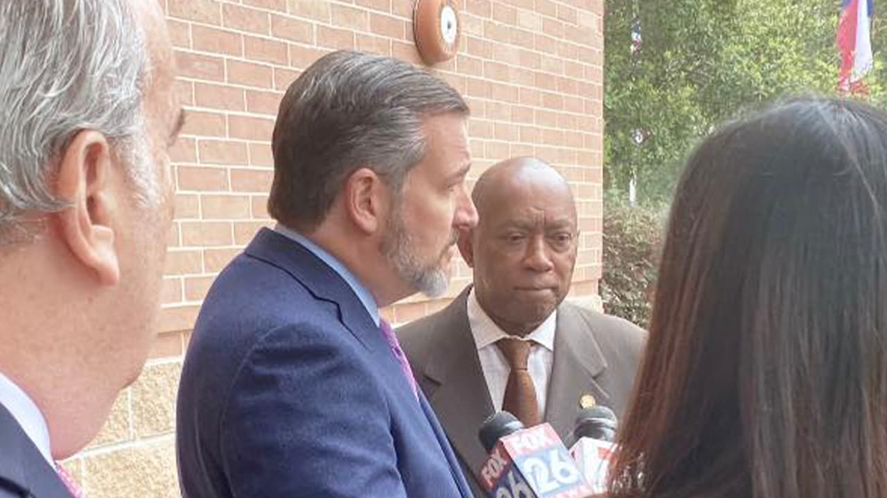 Alcalde Turner tuvo contacto con senador Cruz que está en cuarentena como precaución al coronavirus