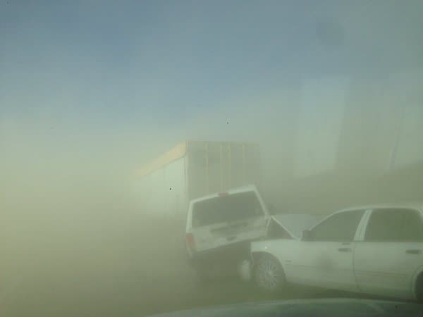 Tormenta de arena causa un accidente de tráfico múltiple con 28 heridos