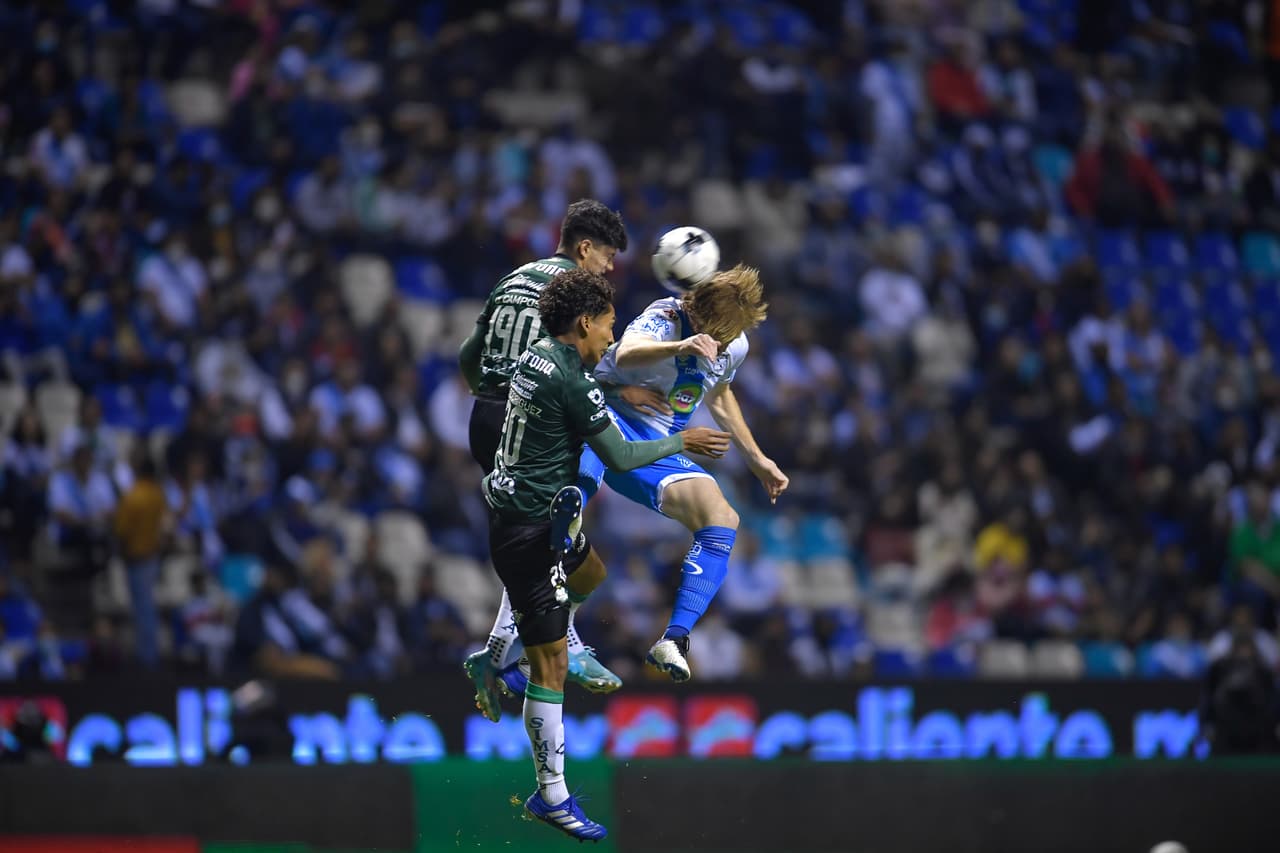 El Estadio Cuauhtémoc presenció un partido entretenido y dramático entre Puebla y Santos Laguna como parte de la Jornada 11.