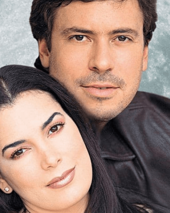 Después de grabar 'Cosas del amor' (foto), dejó Perú para mudarse a Venezuela, donde estelarizó dos telenovelas: 'Amantes de luna llena' en 2000 y 'Cazando a un millonario' en 2001.
<br>