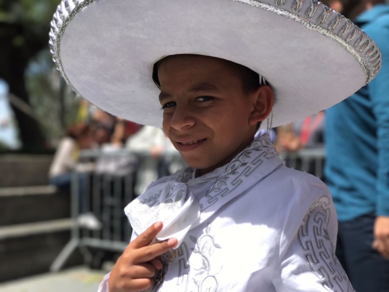 Marlon vino vestido de charro.