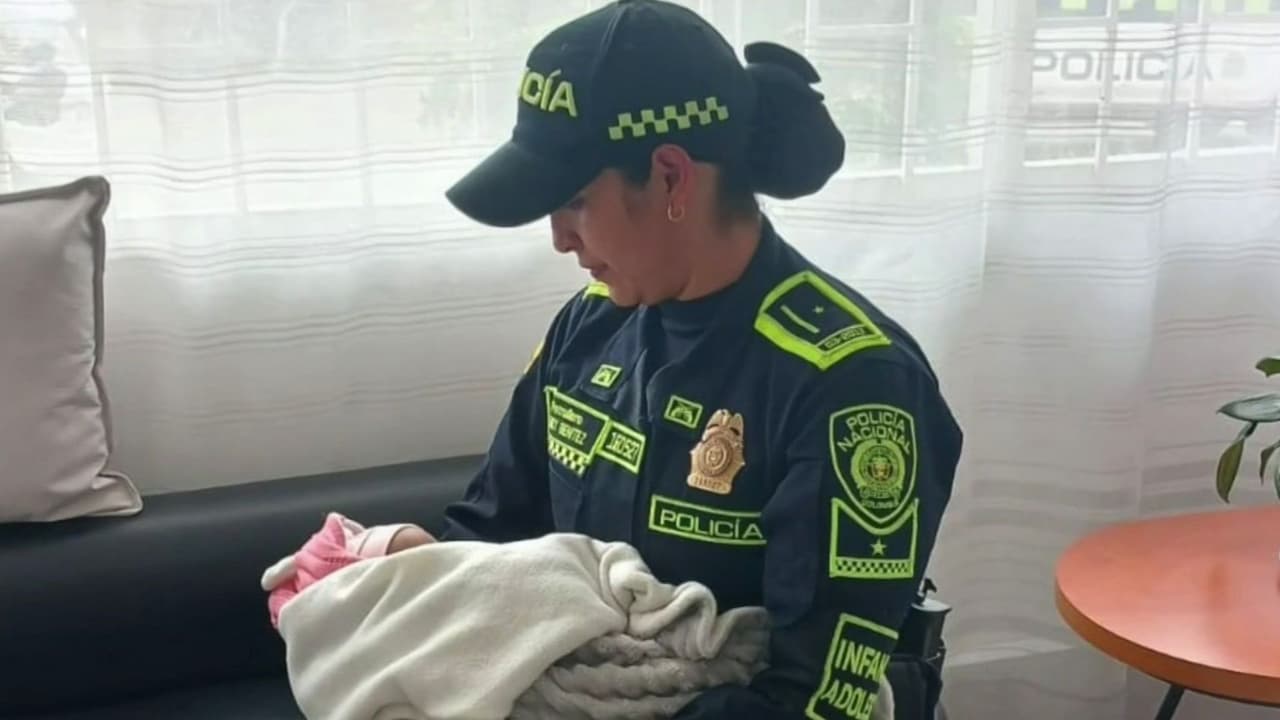 Heroína con uniforme en Colombia: Policía y madre lactante salva la vida de una bebé recién nacida