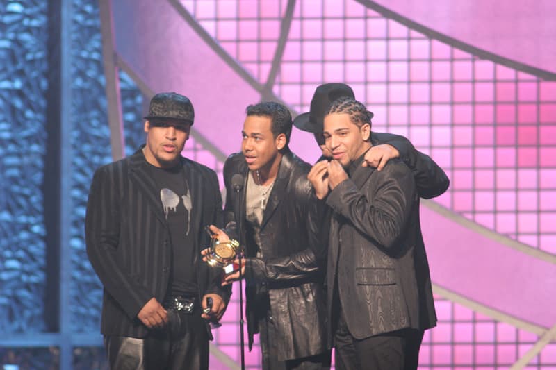 Para ese entonces ya eran todos unos ídolos y sus seguidores se pusieron de pie para celebrar el reconocimiento.