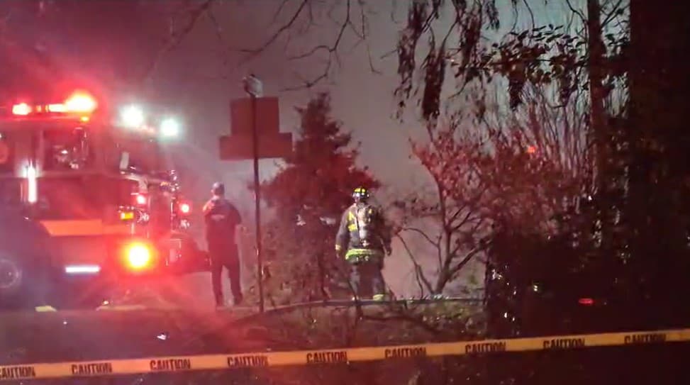 El incendio que devino tras la explosión fue controlado alrededor de las 10 de la noche.