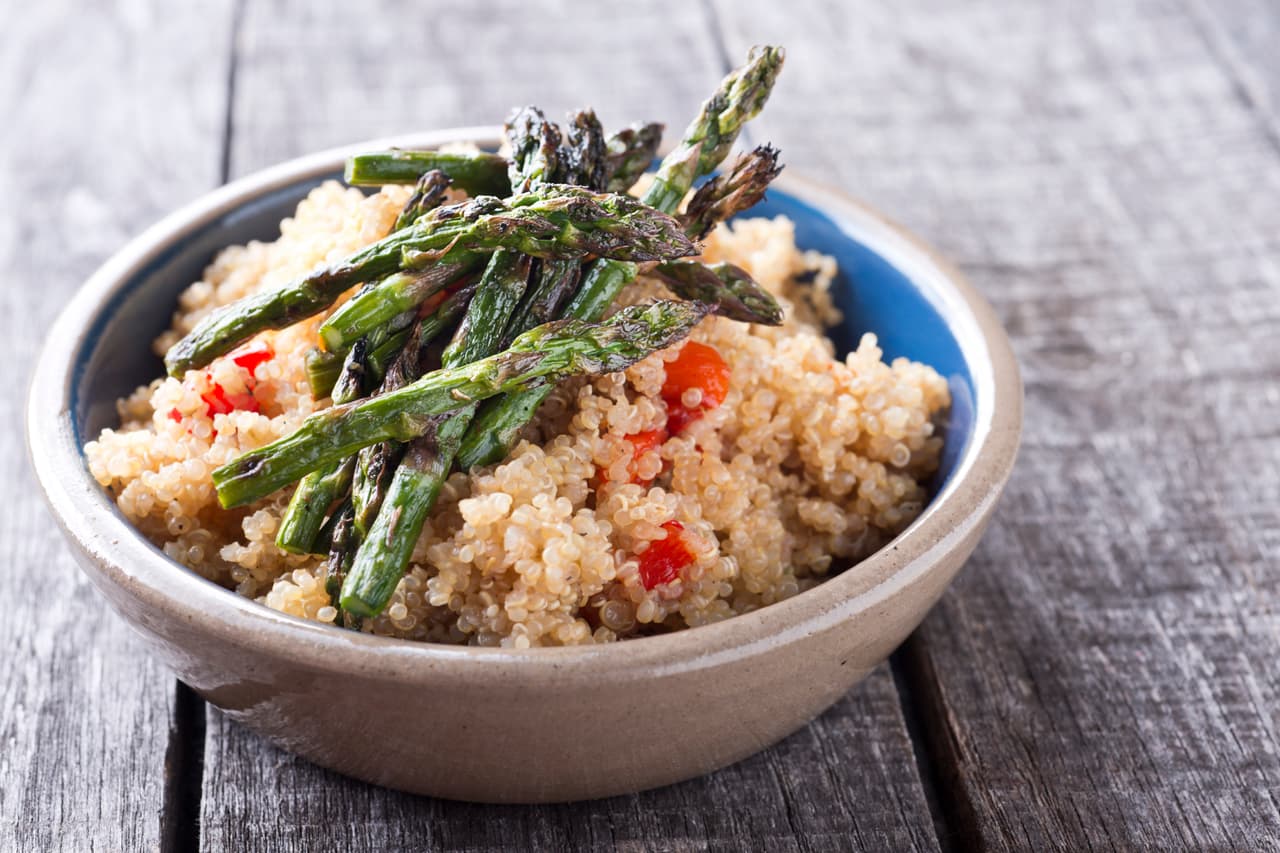Hay alimentos que se deberán de consumir a diario, como los cereales y podrás encontrarlos en el arroz o la pasta y el pan de caja.
<br>