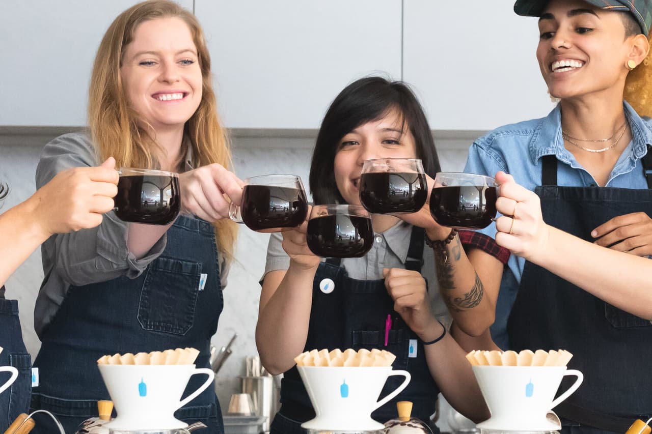 Por qué los Cafés de San Francisco están eliminando los vasos de plástico 