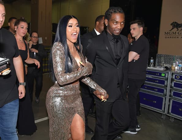 De acuerdo con 
<b><a href="https://www.tmz.com/2019/07/14/cardi-b-offset-daughter-kulture-first-birthday-party/">un reporte de TMZ</a></b>
<a href="https://www.tmz.com/2019/07/14/cardi-b-offset-daughter-kulture-first-birthday-party/">, </a>tanto Cardi B, como su marido Offset, rentaron un sitio en Manhattan para celebrar a la pequeña Kulture y 
<b>la fiesta tuvo un costo de 400 mil dólares.</b>