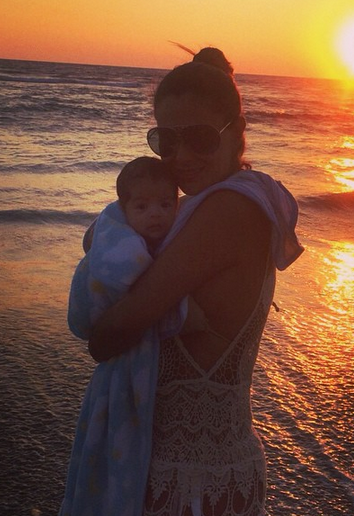 En sus redes sociales no para de presumir lo bendecida que se siente al lado de su familia.