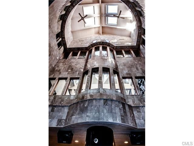 Él ha intentado vender la propiedad, declaró a la Corte de Bancarrota en agosto pasado.