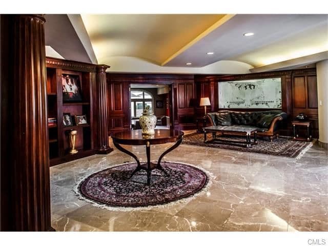 De acuerdo con un importante sitio de bienes raíces este último precio se ha fijado después de una serie de rebajas al monto original que pedía por ella.