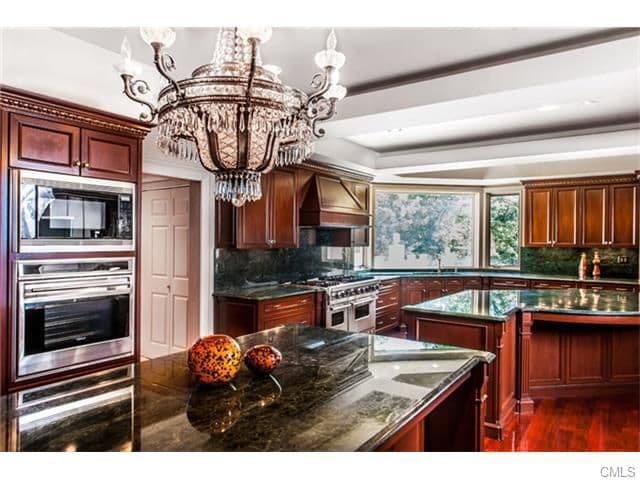 El rapero y empresario 50 Cent está tratando de nuevo de conseguir un nuevo dueño para su lujosa casa.