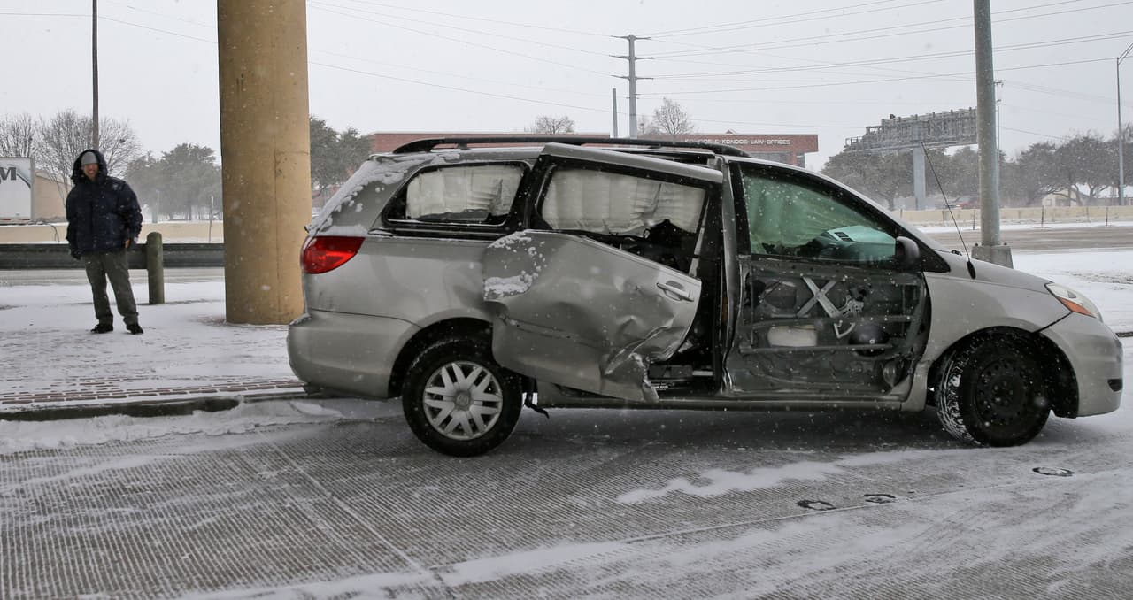 Un consejo importante para prevenir accidentes es ser cordial al conducir y hacerlo también a la defensiva porque no sabemos si el otro conductor está poniendo atención, explica el 
<a href="https://www.univision.com/local/houston-kxln/el-enfrentamiento-en-carretera-es-muy-peligroso-la-policia-de-houston-advierte-sobre-los-casos-de-furia-al-volante-video" target="_blank">oficial Jesús Robles,</a> del Departamento de Policía de Houston (HPD).