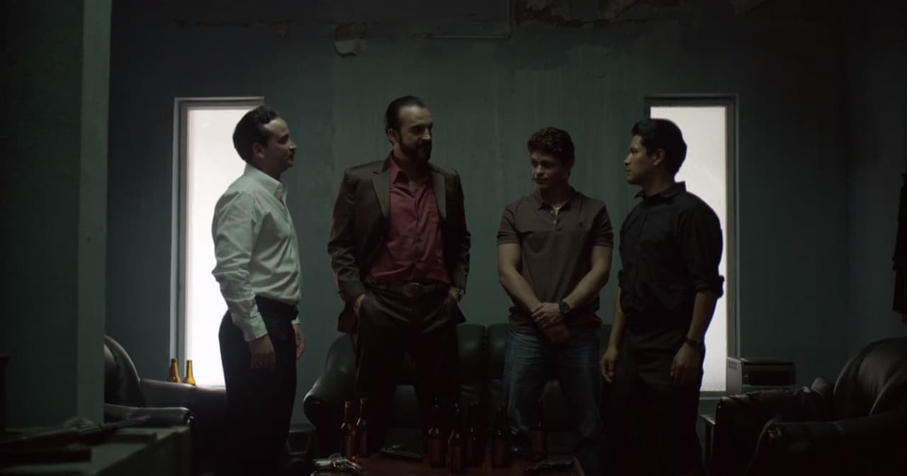 <b><a href="http://www.univision.com/series/el-chapo/arturo-bernal-leyda-se-unio-con-el-cano-y-chente-para-acabar-con-el-chapo-video">Los tres narcotraficantes estrecharon sus manos para sellar su pacto y auguraron un gran triunfo en la guerra contra 'El Chapo'</a></b>.