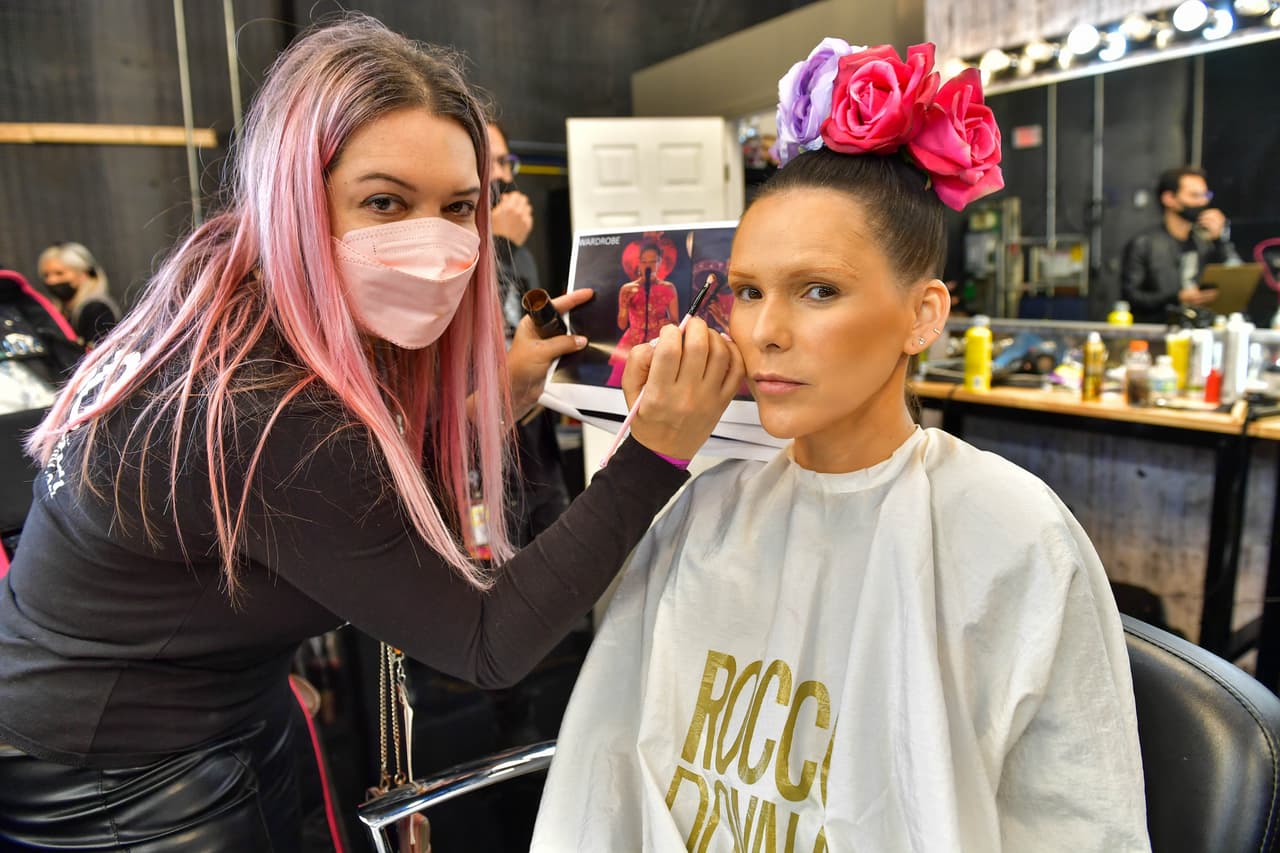 Quien también lució casi idéntica a la celebridad que tuvo que encarnar fue 
<b>Kika Edgar.</b>