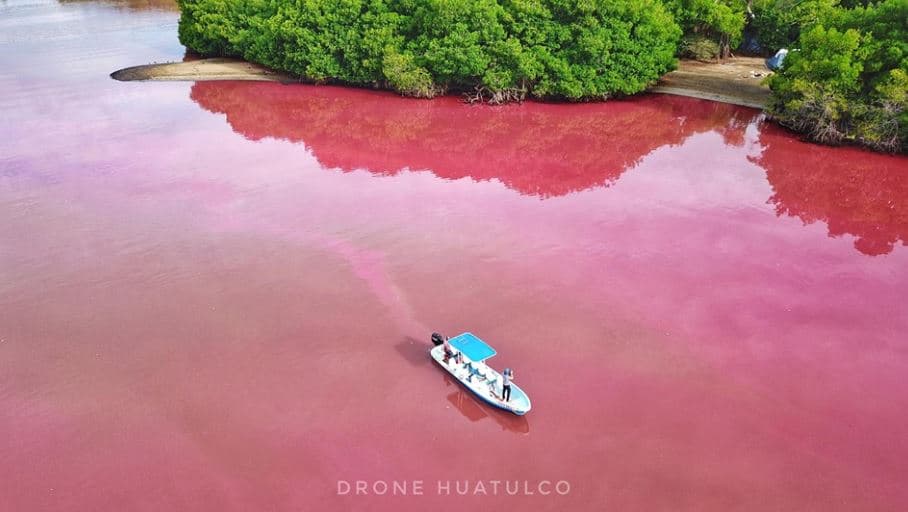 <b><a href="https://www.facebook.com/DroneHuatulco/" target="_blank">Cortesía Drone Huatulco</a></b>