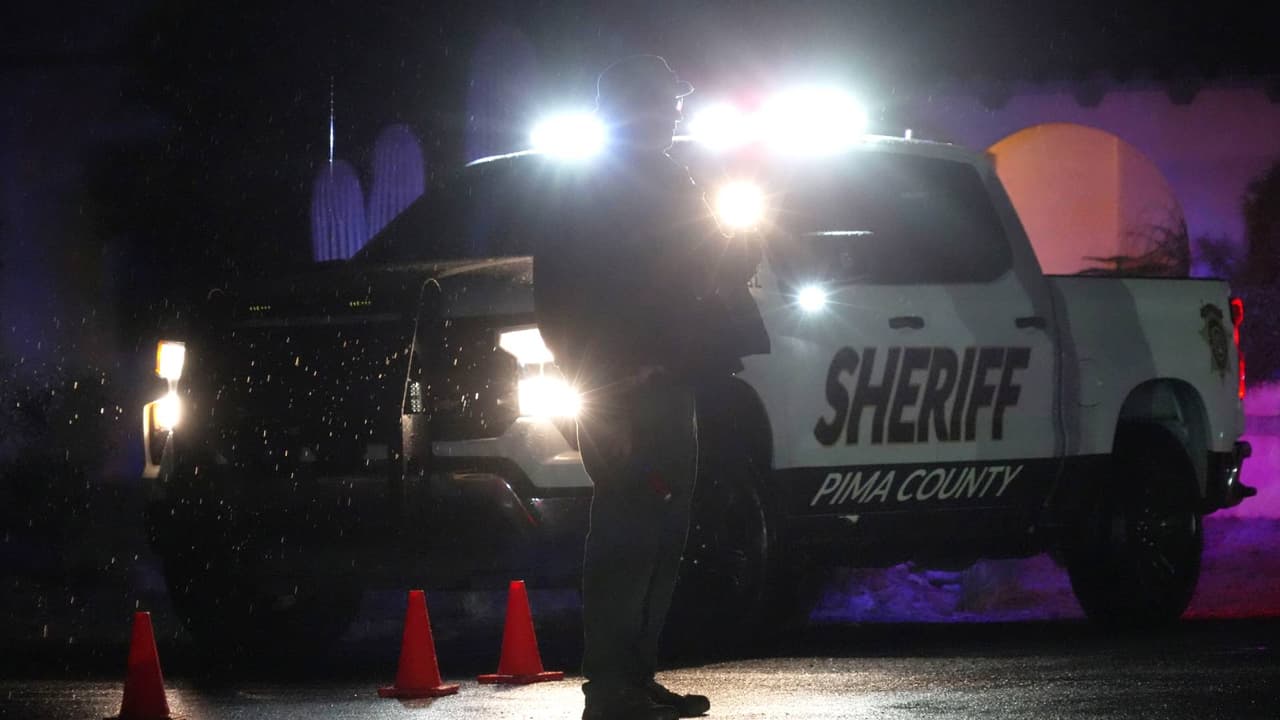 Operativo con equipo SWAT en vecindario de Pima está relacionado con la desaparición de Nancy Guthrie