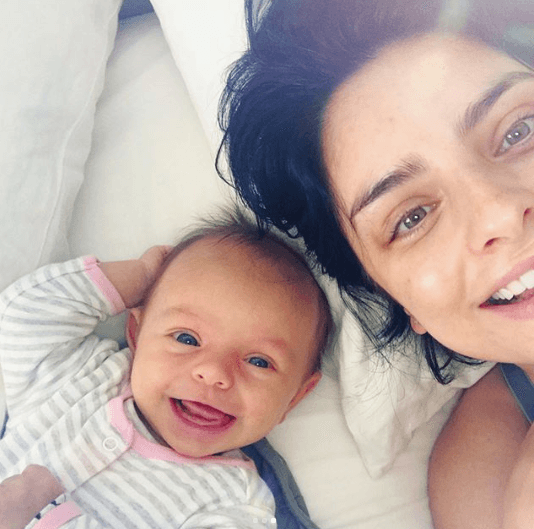 Desde pequeña ya es una amante de las 'selfies'.