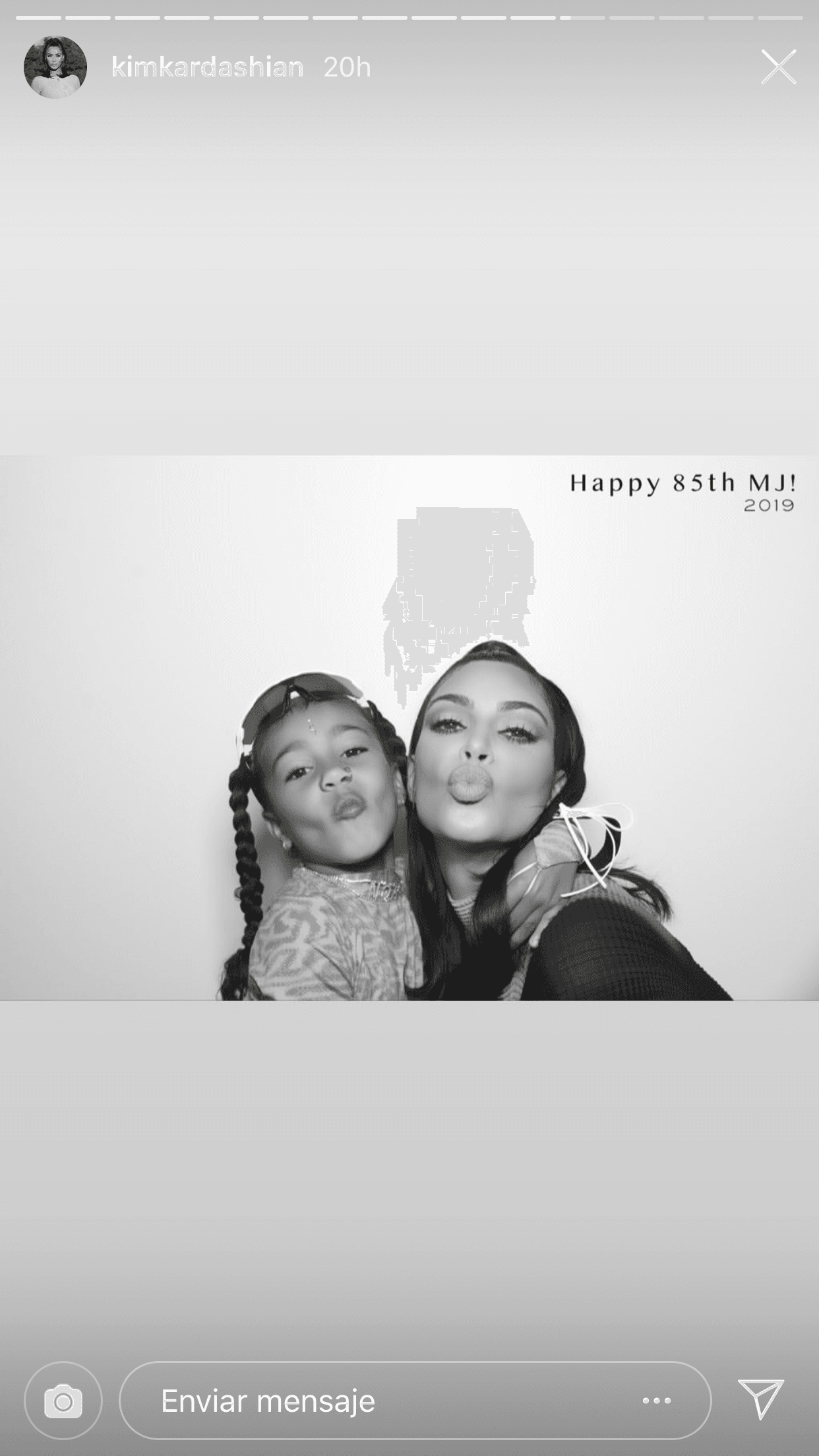 Kim tiene cuatro hijos: North, Saint, Chicago y Psalm, y también publicó otras fotos con ellos. Aquí aparece con North.