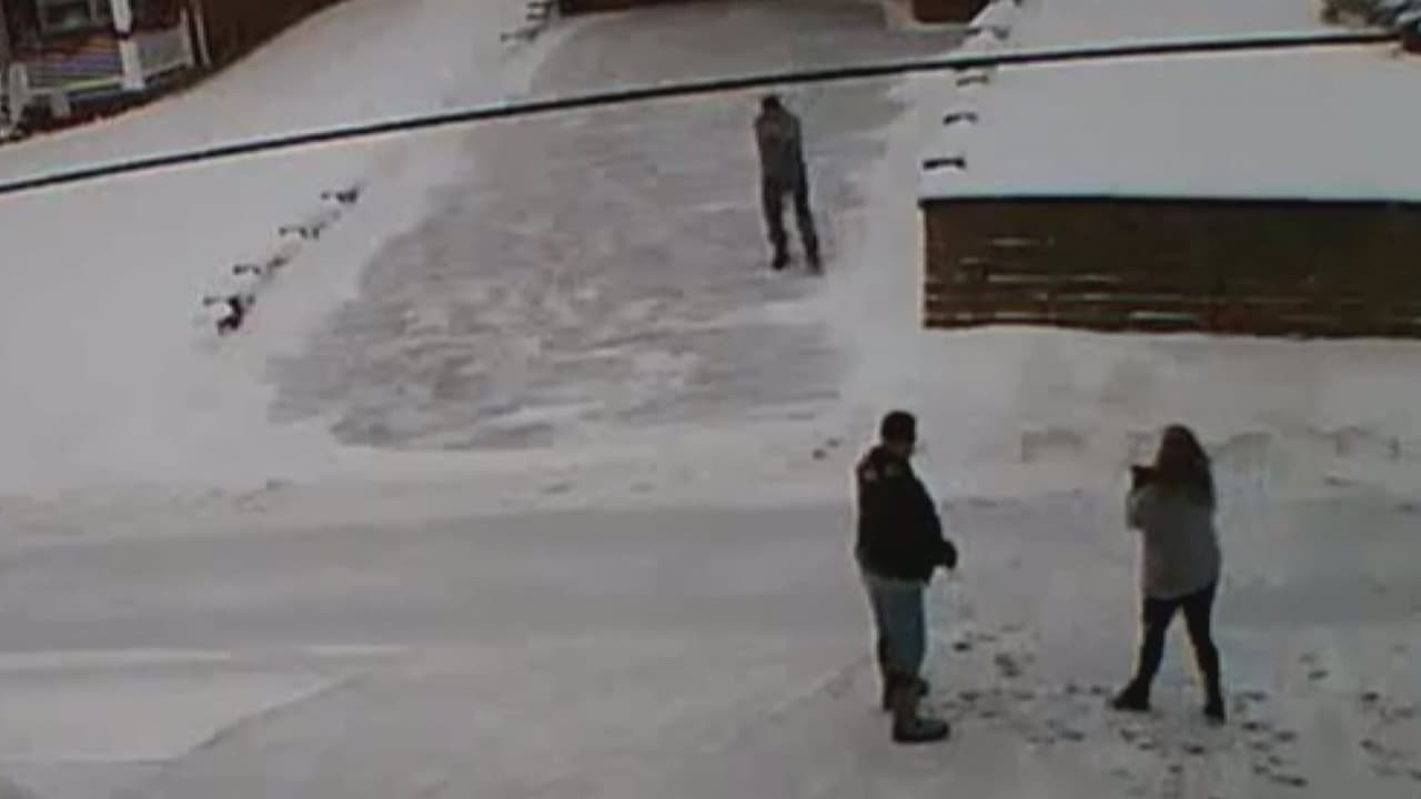 Tres vecinos mueren en aparente homicidio-suicidio tras discusión por palear nieve; psicólogo analiza el caso