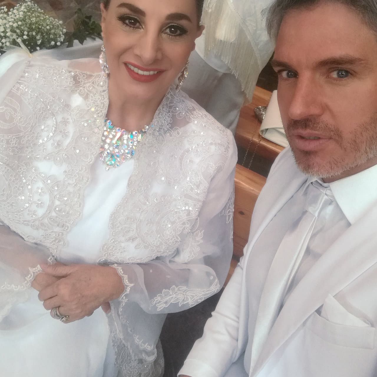 El tío más guapo de las telenovelas no podía faltar. Ramiro Fumazoni compartió con sus fans: Aquí en el penúltimo llamado con mi Susana Dosamantes.