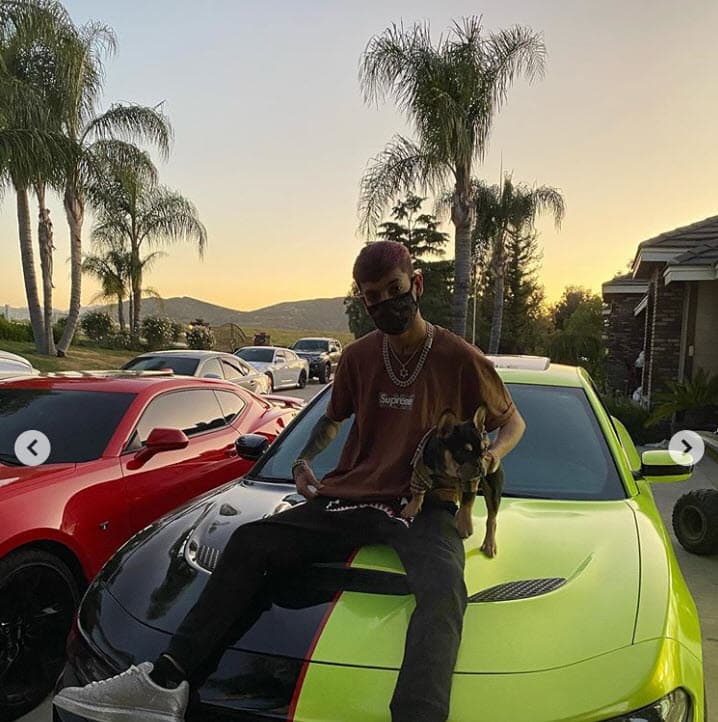 Natanael Cano nació en Hermosillo, Sonora, y fue autodidacta en la música ya que aprendió a tocar la guitarra 
<b><a href="https://www.billboard.com/articles/columns/latin/8550096/chartbreaker-natanael-cano-interview-bad-bunny-collaboration" target="_blank">viendo tutoriales en YouTube. </a></b>
<br>