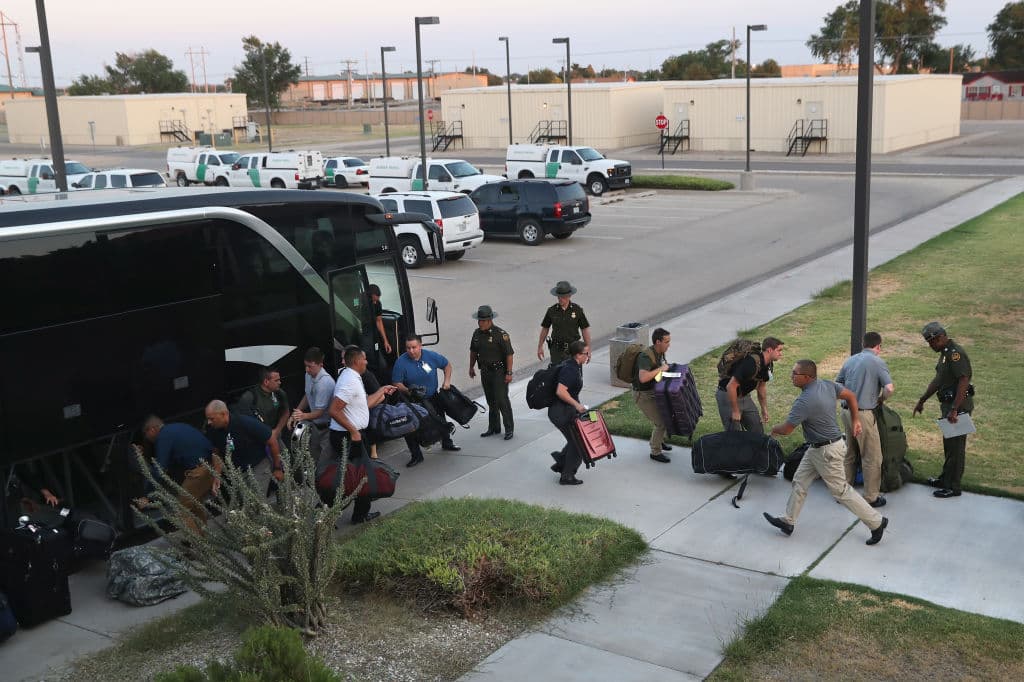 Por qué la Patrulla Fronteriza seguirá realizando detenciones en autobuses