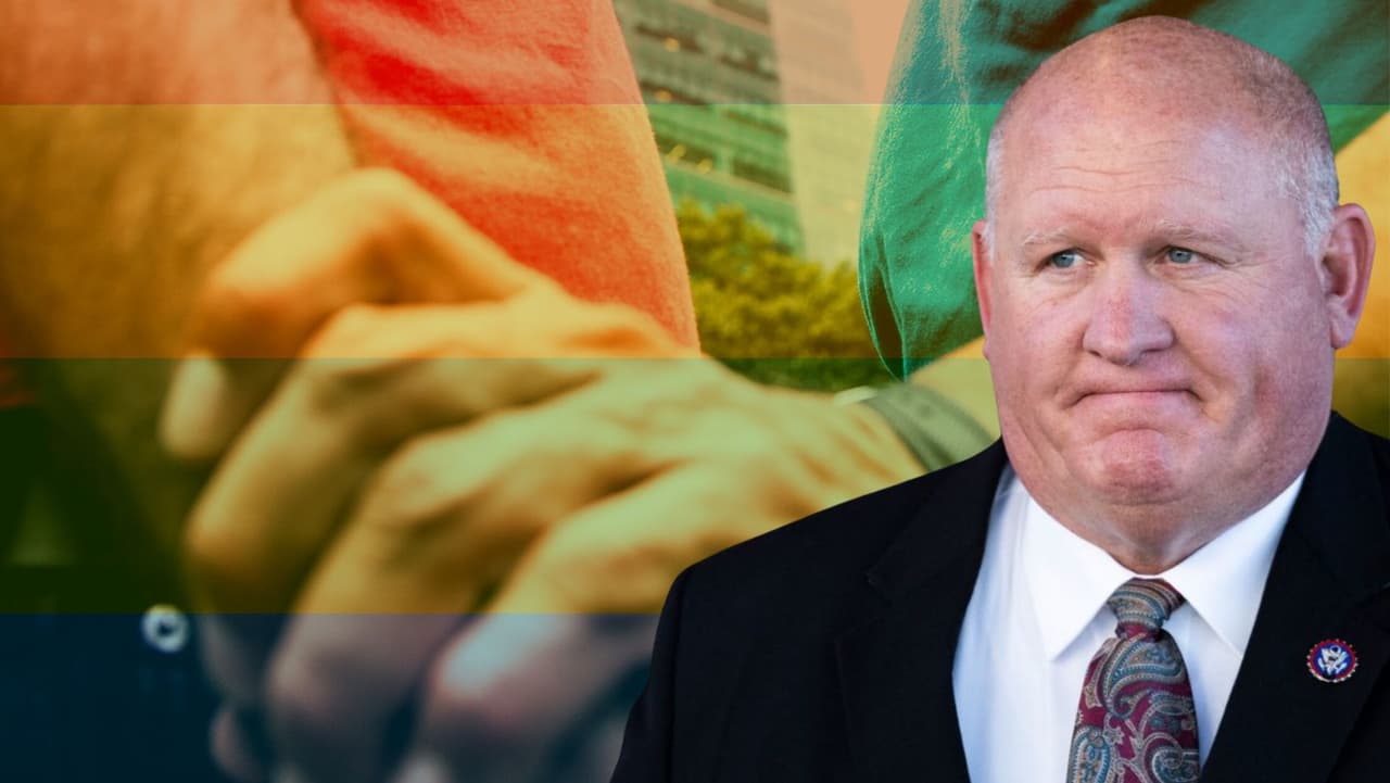 Legislador se opuso al matrimonio entre personas del mismo sexo y luego fue a la boda de su hijo gay